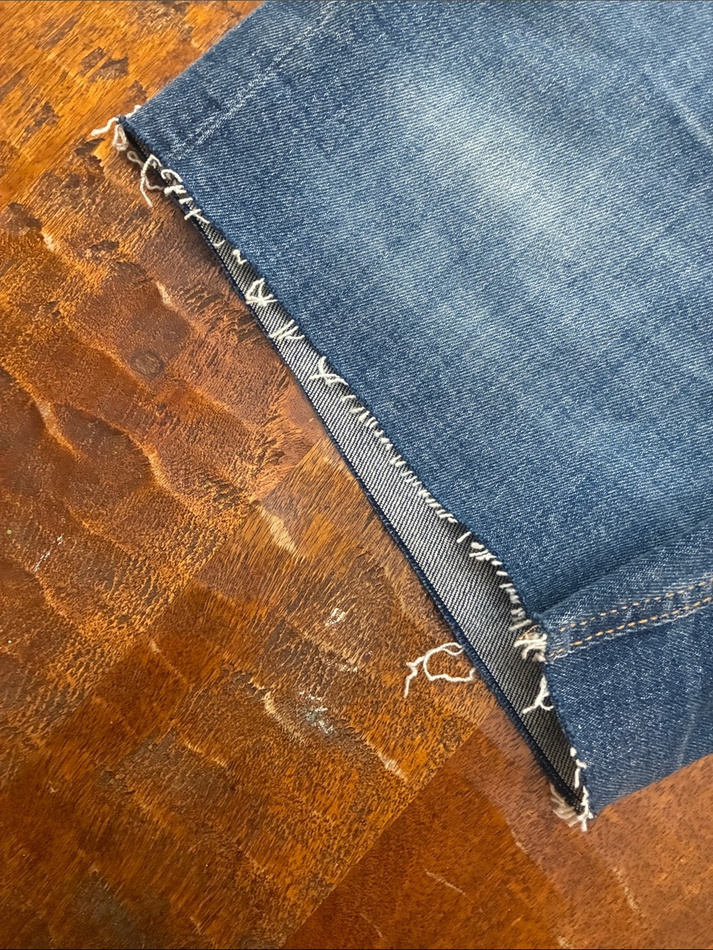 Old Navy Blue Denim Frayed-Hem Women's Shorts - Picture 5 of 6